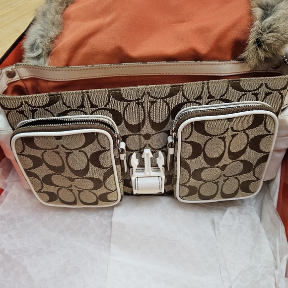 Coach White Leather and Fur Ski Pack Shoulder Bag - Picture 3 of 16